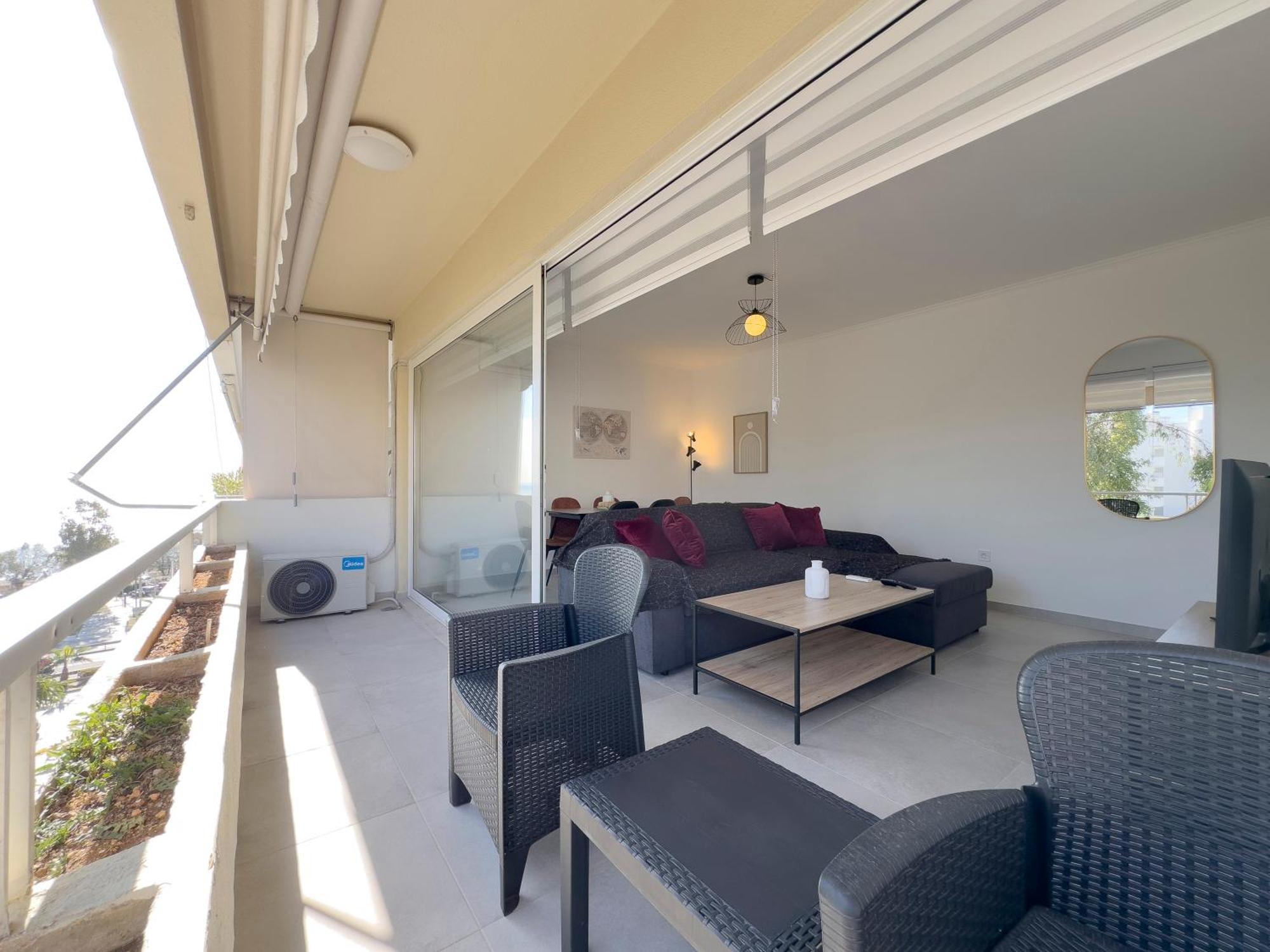 Daire Kanari Sea View 55sqm In Alimos *